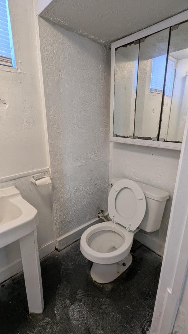 Building Photo - 39 E Parkview Ave