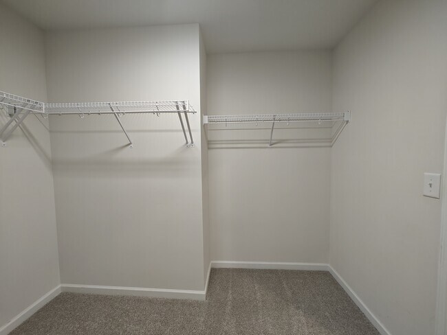 Building Photo - 756 Creekway Dr
