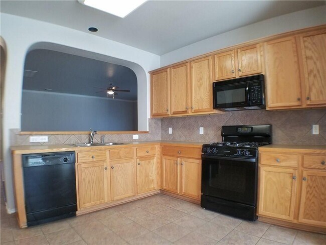 Building Photo - 2208 Hayfield Square