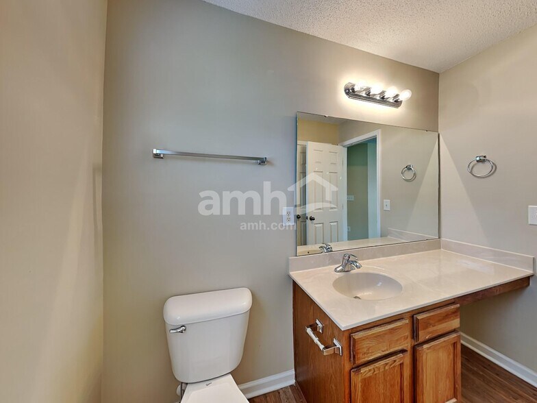 Building Photo - 710 Obsidian Way