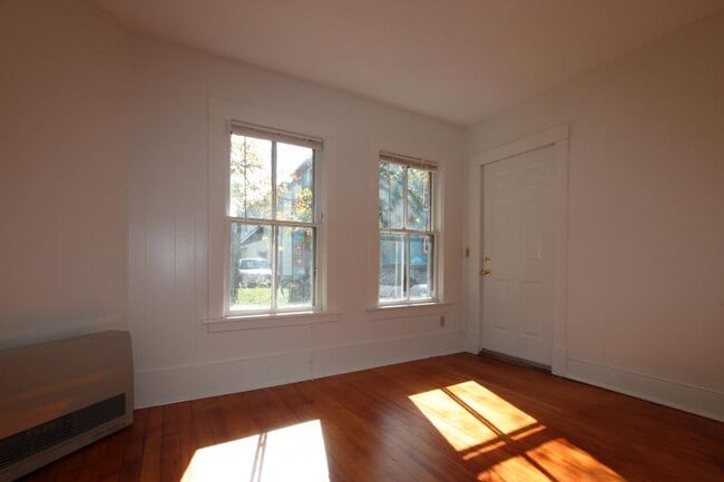 Building Photo - 14 Crombie St