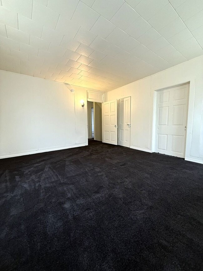 Building Photo - 704 W Main St