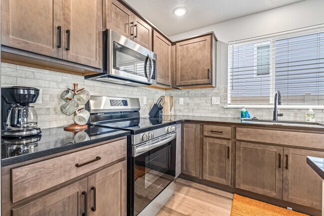 Building Photo - 5126 E Sylvan Hart Dr