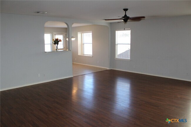 Building Photo - 236 Goliad Dr