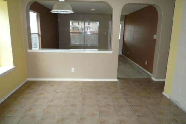 Building Photo - 2476 Medina Dr