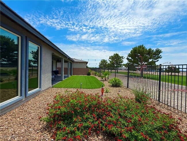 Building Photo - 4760 SE Clifftop Dr
