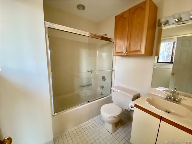 Building Photo - 2401 Mill Pond Dr
