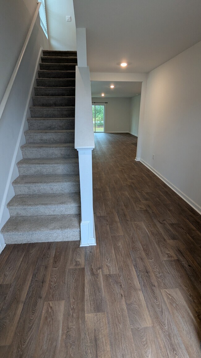 Building Photo - 131 Ellie Wy