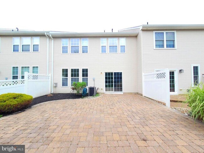 Building Photo - 35 Tudor Ct