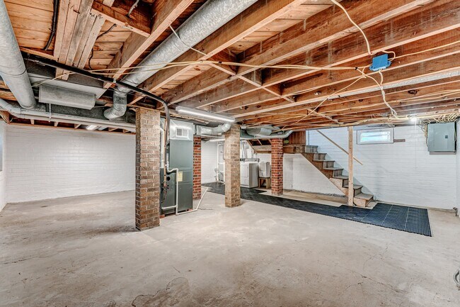 Building Photo - 58 Levels Rd