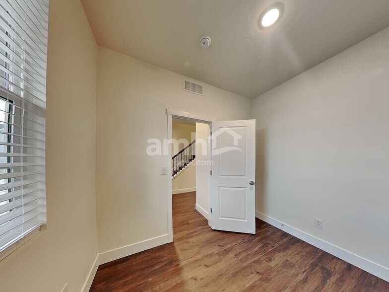 Building Photo - 9263 W Clancy St