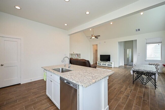 Building Photo - 1535 Cathedral Bend Drive