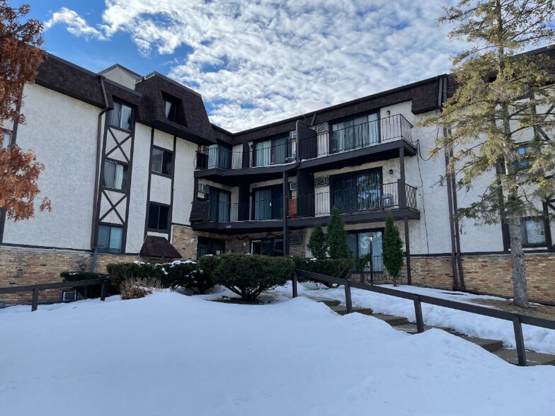 Building Photo - 3300 Minnehaha Ave