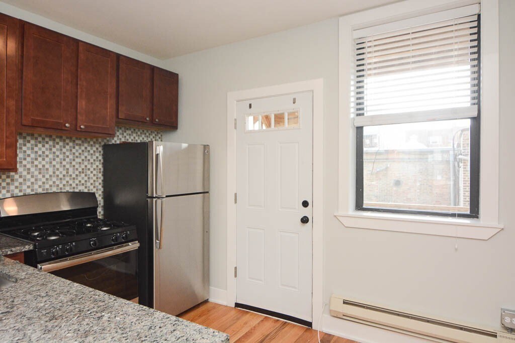 Building Photo - 4337 N Wolcott Ave