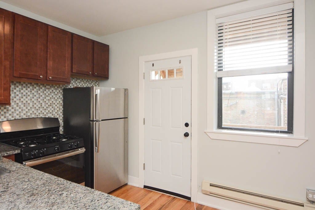 Building Photo - 4412 N Wolcott Ave