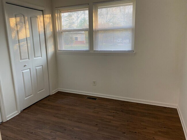 Building Photo - 3 bedroom & office -2 baths -2 car carport - washer/dryer hook ups - Den and formal living room- ...