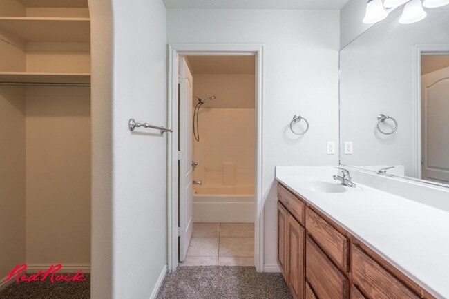 Building Photo - Fresh Carpet! Spacious 5-Bedroom Townhome