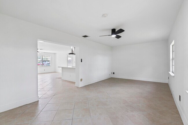 Building Photo - 106 NW Curtis St