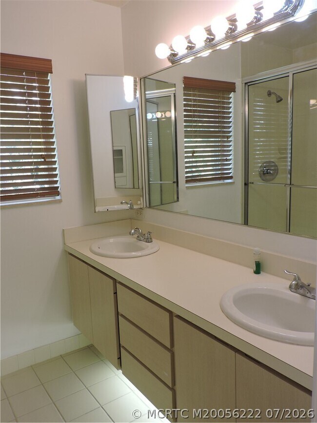 Building Photo - 2865 SW Lakemont Pl