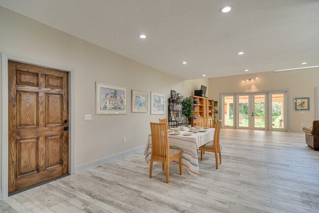 Building Photo - 5100 28th Ave N