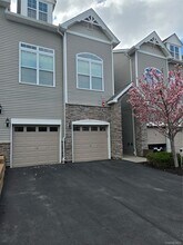 Building Photo - 913 Hawthorn Way