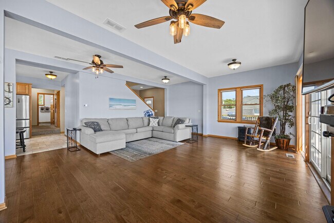 Building Photo - 15414 N River Beach Dr