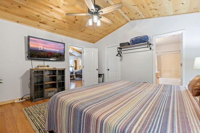 Building Photo - 3230 Cove Creek Way