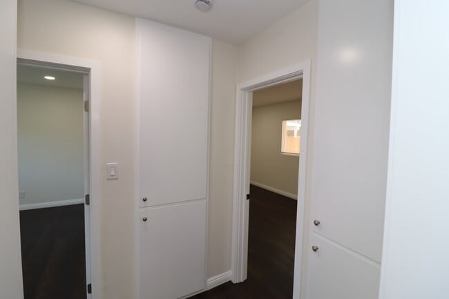 Building Photo - 468 N Cypress St