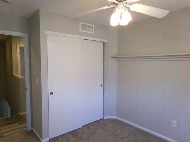 Building Photo - 3520 Warren Farm Ct