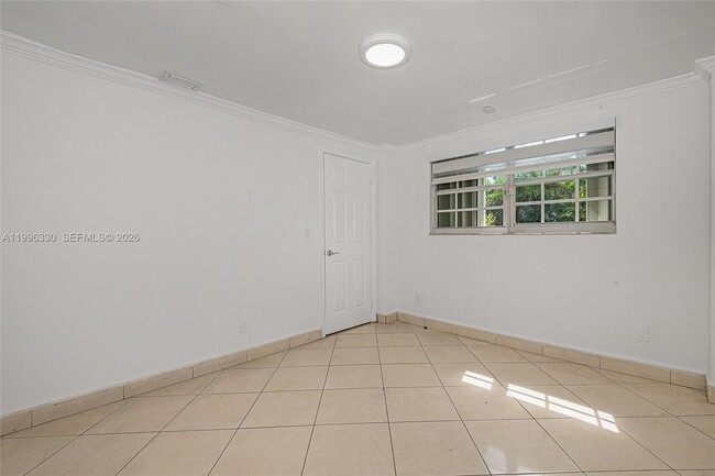 Building Photo - 2545 NE 207th St