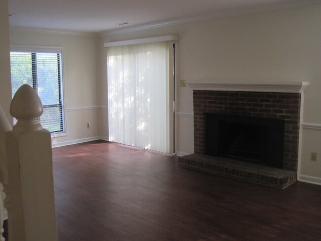 Building Photo - 111 Charter Oaks Cir