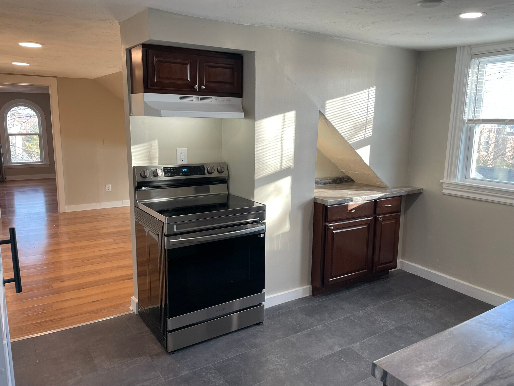 Building Photo - 24 Crown St