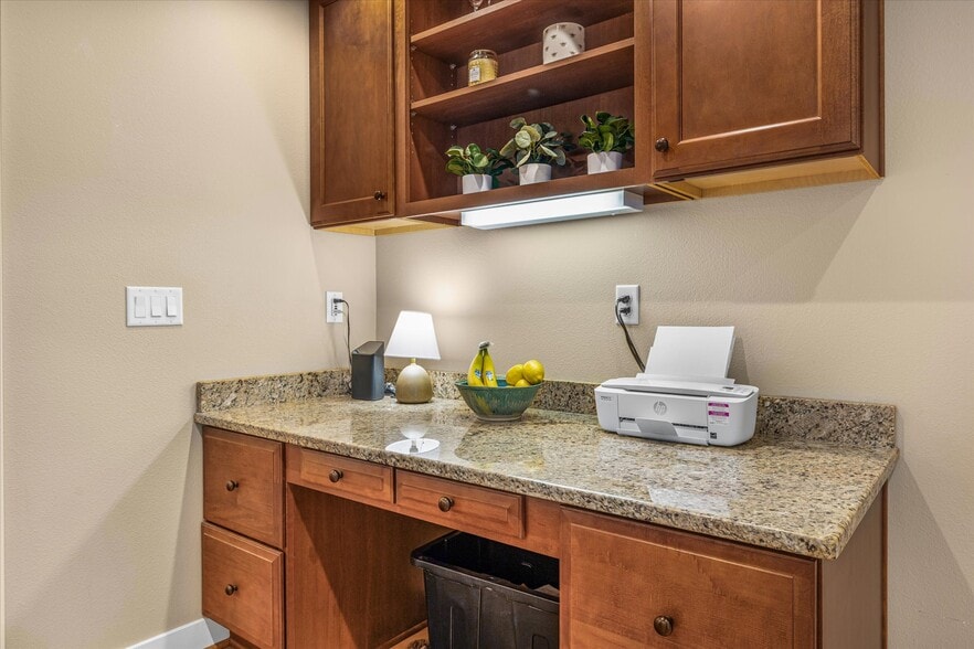 Building Photo - 3640 SW Baird St