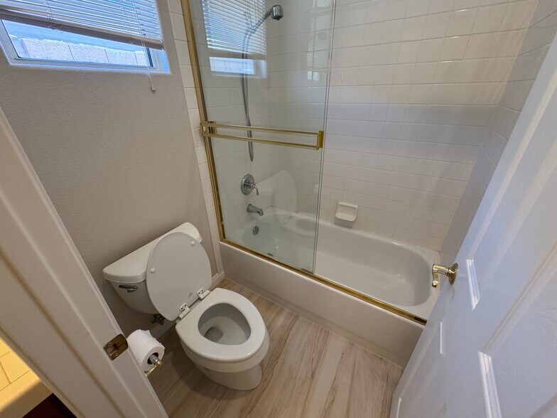 Building Photo - 712 Pinnacle Heights Ln