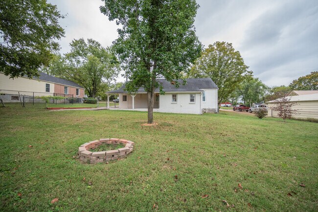 Building Photo - 2312 Modena Dr