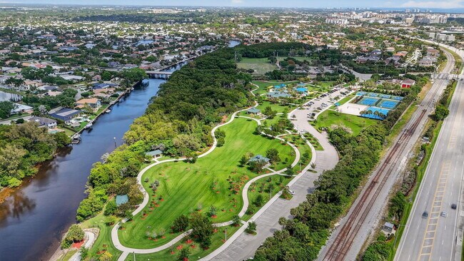 Building Photo - 15 Royal Palm Way