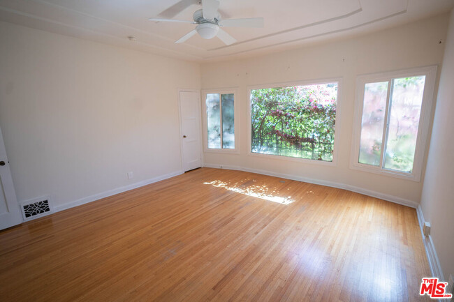 Building Photo - 1210 S La Jolla Ave
