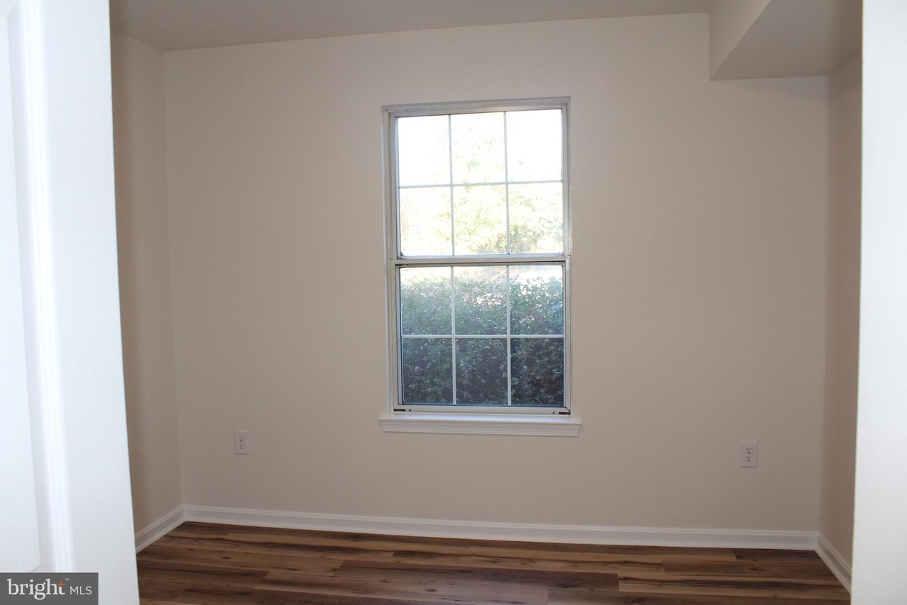 Building Photo - 9266 Chapman Oak Dr