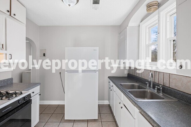 Building Photo - 3610 Kearney Ave