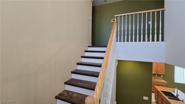 Building Photo - 3902 W El Campo Grande Ave