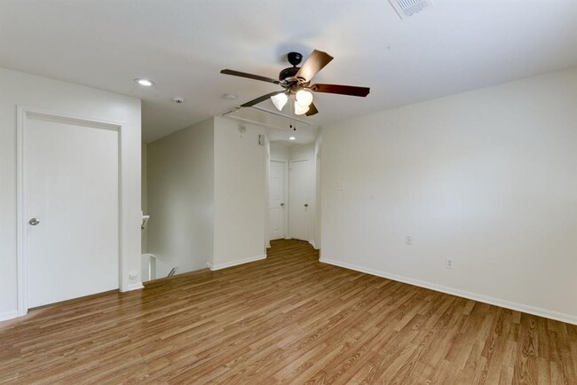 Building Photo - 29419 Fox River Dr