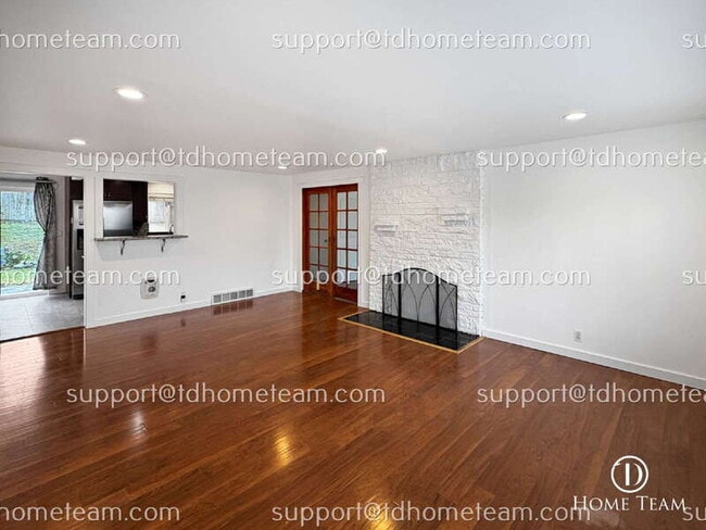 Building Photo - 17012 32nd Ave S