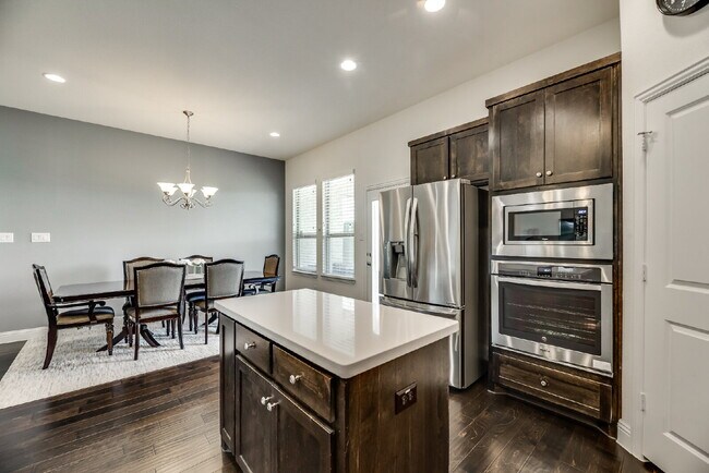 Building Photo - Charming 3-Bedroom Retreat with 2 Full Bat...