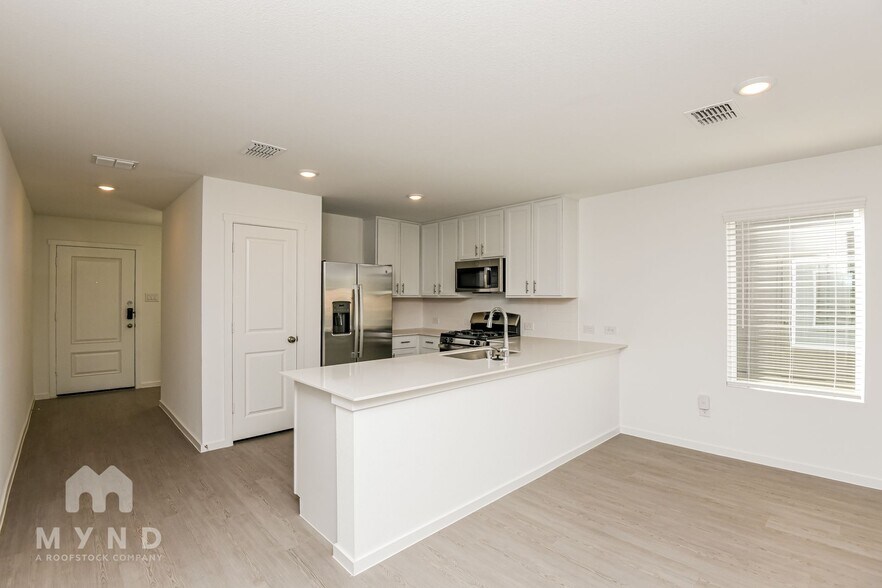 Building Photo - 2700 Mistwood Dr