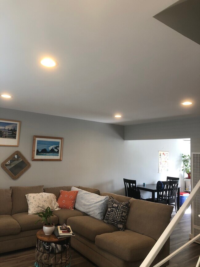 Building Photo - 732 9th St