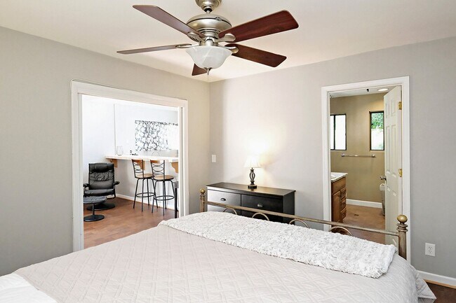 Building Photo - 1210 Chatham Ridge