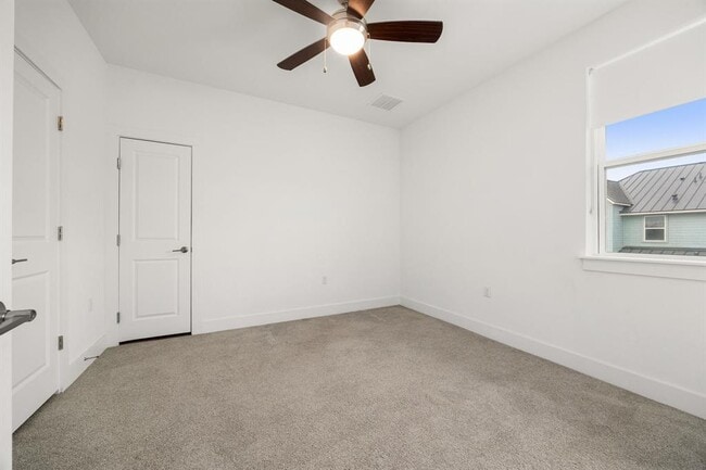 Building Photo - 2409 Simond Ave