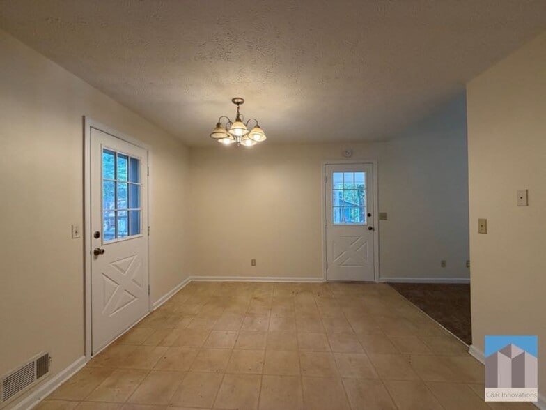 Building Photo - 734 Marthas Dr