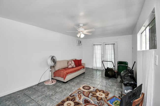 Building Photo - 530 Westshire Dr