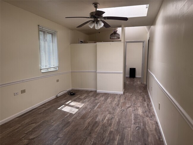 Building Photo - 16477 Piper Ln